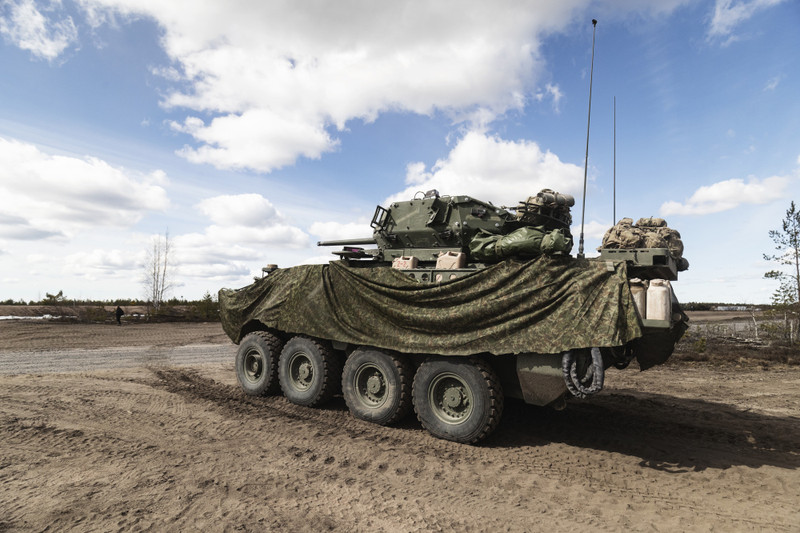 Lính dù Lviv trình làng xe bọc thép chở quân Stryker
