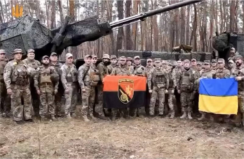 Pháo tự hành bánh lốp tốt nhất thế giới trở thành mục tiêu tiếp theo của Lancet