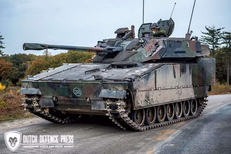 Nhưng cần lưu ý rằng chúng ta đang nói về những chiếc xe chiến đấu bộ binh vẫn chưa được sản xuất nên việc giao hàng cho Ukraine sẽ bị kéo dài đáng kể. Bản CV90 mạnh nhất trong gói viện trợ 680 triệu USD từ Thụy Điển