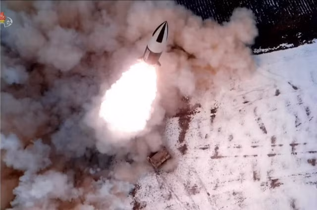 Tên lửa KN-24 Triều Tiên vượt trội ATACMS của Mỹ