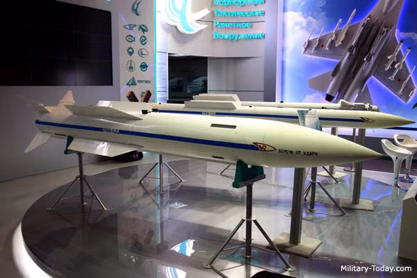 Tiêm kích Su-57 nhận tên lửa mới có tầm bắn 300 km