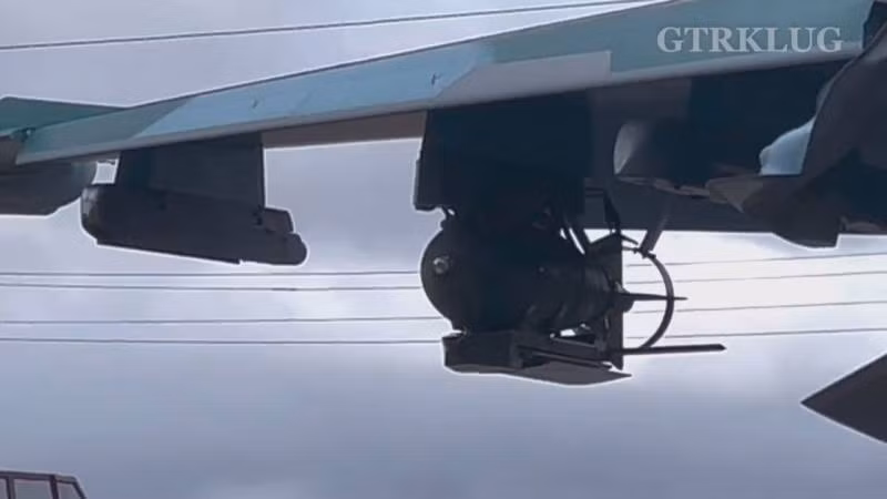  Su-34 mang bom dẫn đường FAB-500-M62 vô hiệu hóa phòng không