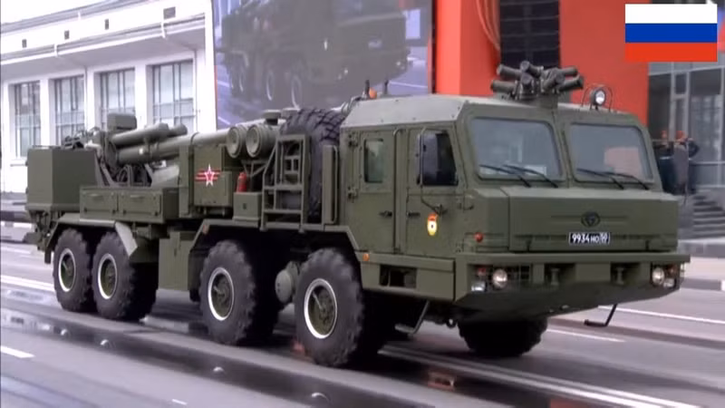 Viện nghiên cứu khoa học trung ương Burevestnik bắt đầu nghiên cứu phát triển pháo tự hành Malva từ những năm 2010 - như một phần của công trình mang tên Nabrosok. Việc thử nghiệm bắt đầu vào năm 2020. Lô pháo tự hành 2S43 Malva đầu tiên trực chiến