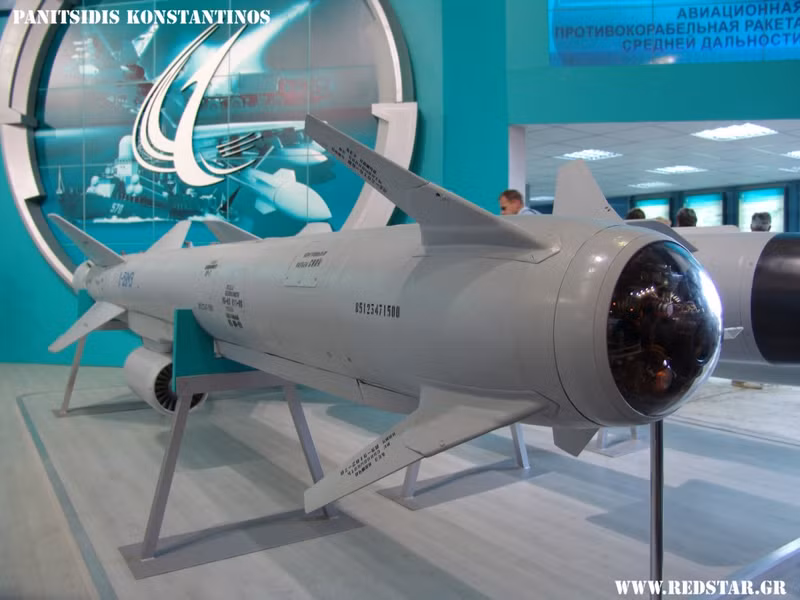 Do kích thước khá nhỏ (chiều dài thân là 4,2 mét so với 7,45 mét của Kh-101), tên lửa Kh-59 đặt ra nhiều thách thức trong việc đánh chặn, nhất là khi chúng thường bay ở độ cao thấp. Tên lửa cực lợi hại Kh-59 đang liên tục được sử dụng