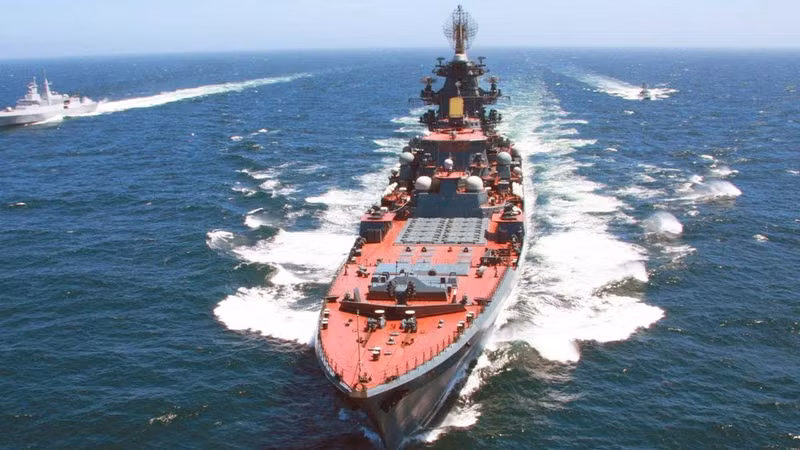 Theo nguồn tin, tàu Peter Đại đế hiện đang được đánh giá khối lượng công việc cần làm và chi phí hiện đại hóa, đồng thời các chuyên gia công nghiệp quốc phòng đang kiểm tra tất cả các hệ thống, bộ phận và thiết bị bên trong tàu. Tuần dương hạm hạt nhân Peter Đại đế sẽ không bị loại biên?