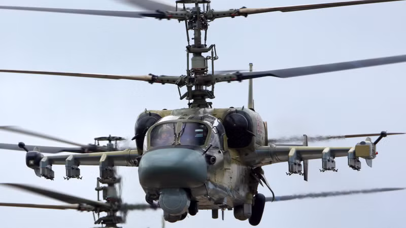 “Bản thân trực thăng Ka-52M đã thu hút sự quan tâm lớn khi nhận những đánh giá tích cực từ các phi công Nga tham gia chiến dịch quân sự đặc biệt", tờ Pentapostagma lưu ý. Cá sấu Ka-52M đang trở nên nguy hiểm hơn bao giờ hết