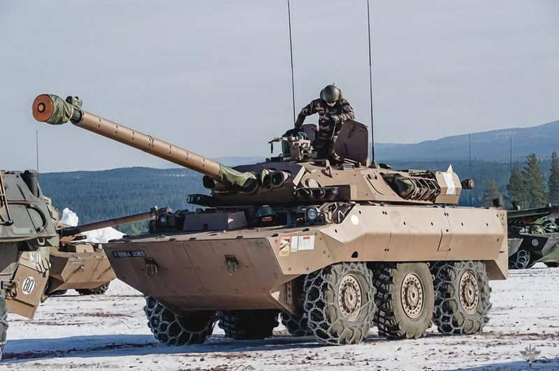 Quân đội Ukraine liên tục phàn nàn về xe tăng bánh lốp AMX-10RC