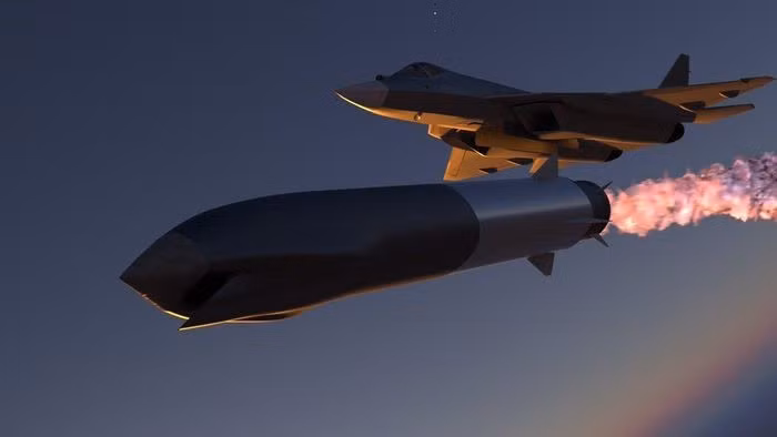 Nga đã trang bị cho máy bay chiến đấu đa năng Su-57 tên lửa hành trình tầm xa. Theo ấn phẩm Military Watch (MW), điều này tạo cơ hội cho Moskva tấn công các căn cứ quân sự của Mỹ ở Guam và quần đảo Hawaii. Su-57 có đủ sức tấn công cả Guam và quần đảo Hawaii