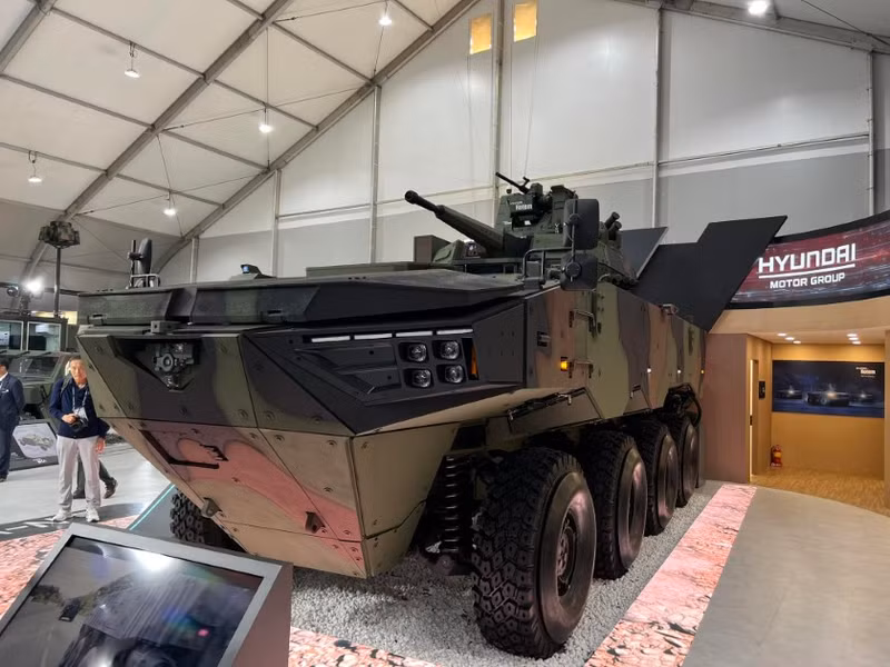 Ưu điểm chính của N-WAV 8×8 nằm ở tính module của thiết kế và vũ khí. Ví dụ chiếc thiết giáp này hiện được cung cấp ở phiên bản có động cơ diesel "cổ điển", nhưng đồng thời việc phát triển phiên bản có động cơ hydro lỏng cũng đang được tiến hành. Hàn Quốc muốn sản xuất thiết giáp N-WAV ở Ba Lan bán cho Kiev