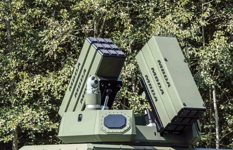 Tên lửa chống máy bay không người lái tầm ngắn mới đang được phát triển trên cơ sở tên lửa dẫn đường chống tăng Enforcer hiện có, nhằm đơn giản hóa việc sản xuất đến mức tối đa và giảm chi phí cho mỗi lần bắn. Tên lửa chống tăng Enforcer được 'nâng cấp' thành tên lửa phòng không