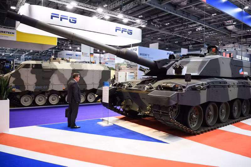 7 nguyên mẫu khác hiện đang được thử nghiệm rộng rãi ở Anh và Đức. Việc phân bổ các bài kiểm tra là do xe tăng mới sử dụng pháo 120 mm Rheinmetall Rh-120 L55 của Đức, và phải trải qua các bài kiểm tra thích hợp với đạn dược ở Đức. Anh tăng tốc viện trợ tăng Challenger 2 khi bắt đầu sản xuất Challenger 3?