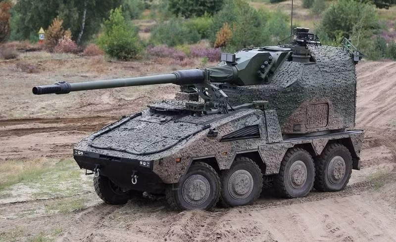 Pháo tự hành RCH 155 thêm đáng sợ khi lắp trên khung gầm Piranha IV