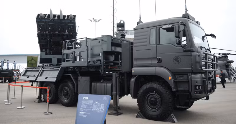 Cũng cần lưu ý rằng Hy Lạp sẽ không chuyển giao cho Ukraine hệ thống S-300 của Liên Xô, hệ thống Patriot của Mỹ, hoặc tên lửa của họ, theo yêu cầu của Washington. Hệ thống phòng không Spyder sắp có thêm hợp đồng lớn