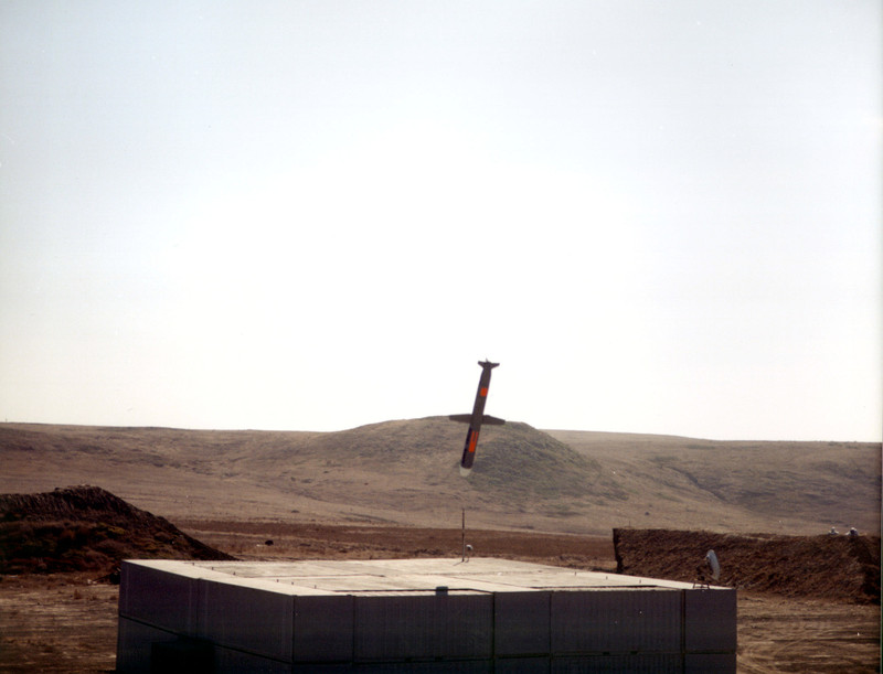 Điều này khiến nó trở thành vũ khí có khả năng công thủ toàn diện, đây là điều cực kỳ quan trọng bởi khả năng bị đáp trả là rất cao trong điều kiện tác chiến hiện đại. Mỹ triển khai Tomahawk trên mặt đất ở khu vực châu Á - Thái Bình Dương