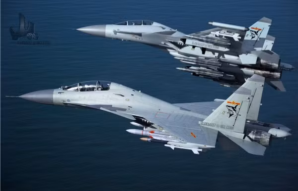 Giờ đây Trung Quốc ngoài J-16D trên mặt đất, còn có một “máy bay chế áp” phòng không đối phương (SEAD) đó là chiếc J-15 hoạt động trên tàu sân bay, được xem như bản sao của Su-33. Trung Quốc trình diễn máy bay tác chiến điện tử trên tàu sân bay mới nhất