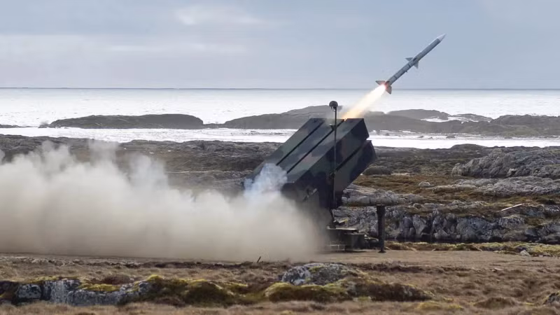 Ông Blair nói thêm, nếu không có thỏa thuận kết hợp, sẽ phải mất nhiều năm để có được hệ thống NASAMS thông qua quy trình mua sắm thông thường. Hệ thống NASAMS Canada dành cho Kiev bị mắc kẹt tại Mỹ