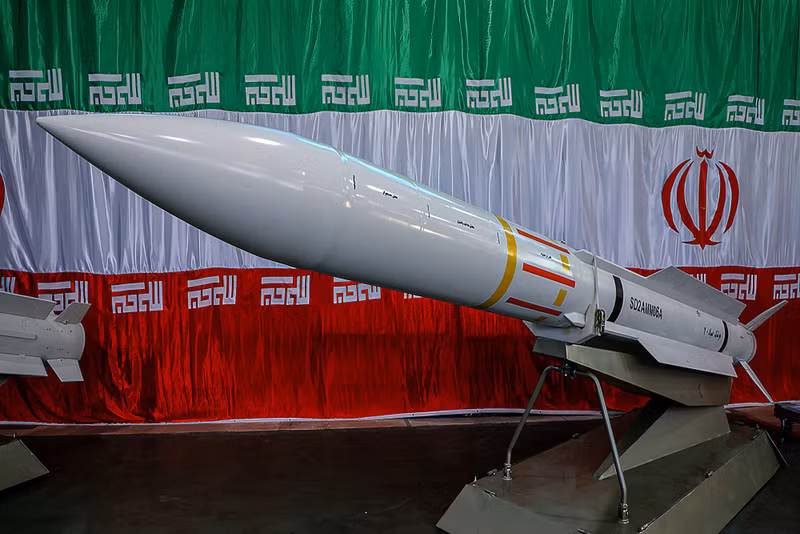 Iran tuyên bố có tên lửa siêu thanh tốt hơn cả Kinzhal và Zircon