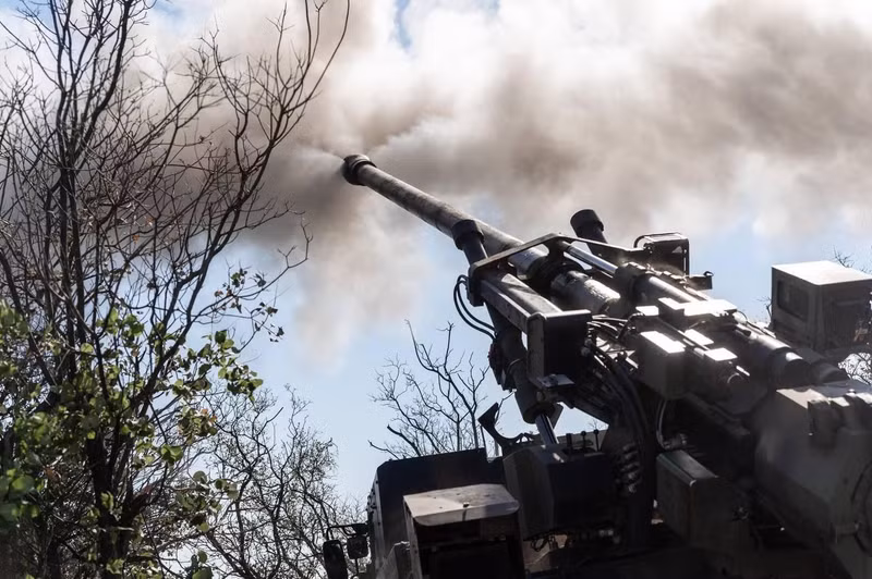 Ngoài ra công ty KNDS của Pháp - Đức, trong đó có sự tham gia của Nexter đã công bố tổ chức lại dây chuyền sản xuất của mình. Nhờ đó, sản lượng sẽ tăng từ 6 khẩu pháo tự hành Caesar như hiện tại lên 8 hệ thống mỗi tháng vào năm 2024. Pháp sản xuất số lượng pháo tự hành Caesar 'lớn chưa từng có' cho Ukraine