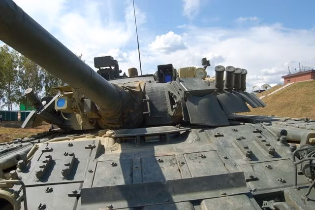 Hiện tại, nhiều ấn phẩm đang thảo luận về việc thế hệ xe tăng T-80 mới sẽ như thế nào. Trong đó họ lưu ý rằng chúng có thể nhận được pháo chính mạnh hơn và khả năng bảo vệ được cải thiện nhờ giáp phản ứng nổ tiên tiến. Xe tăng T-80 sản xuất mới mạnh vượt trội nhờ turbine khí 1.500 mã lực