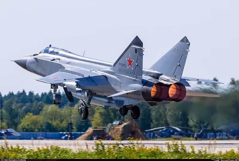 Ukraine treo thưởng lấy được tiêm kích MiG-31K mang tên lửa Kinzhal