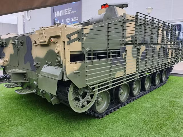 Như đã biết, loại ATGM này có khả năng vô hiệu hóa bất kỳ xe tăng hiện đại nào của phương Tây. Điều này gần đây đã được chứng minh một lần nữa khi binh lính Nga tiêu diệt 2 xe tăng Challenger 2 được Anh cung cấp cho Lực lượng vũ trang Ukraine. BT-3F với tên lửa Kornet trở thành sát thủ của xe tăng NATO