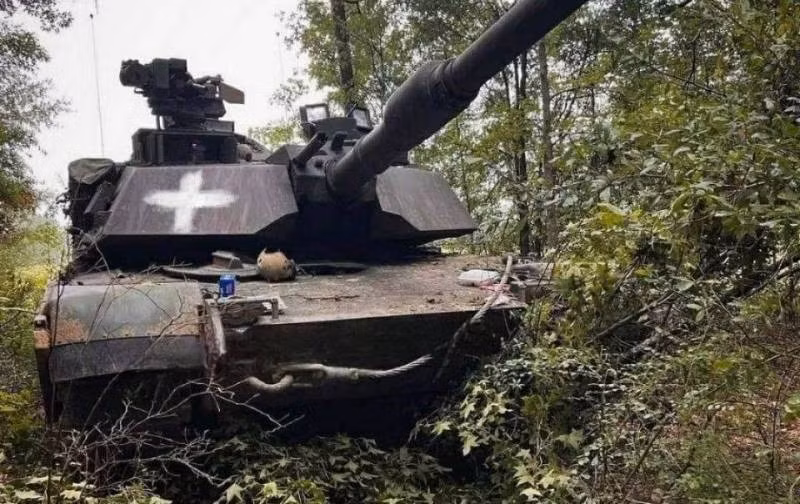 Những cỗ chiến xa này và binh lính Ukraine hiện đang ở Đức, nơi họ đang trải qua quá trình huấn luyện cần thiết, bao gồm cả việc sửa chữa, trước khi mang về tham chiến. 'Xe tăng M1 Abrams sẽ giúp xuyên thủng hàng phòng thủ Nga'?