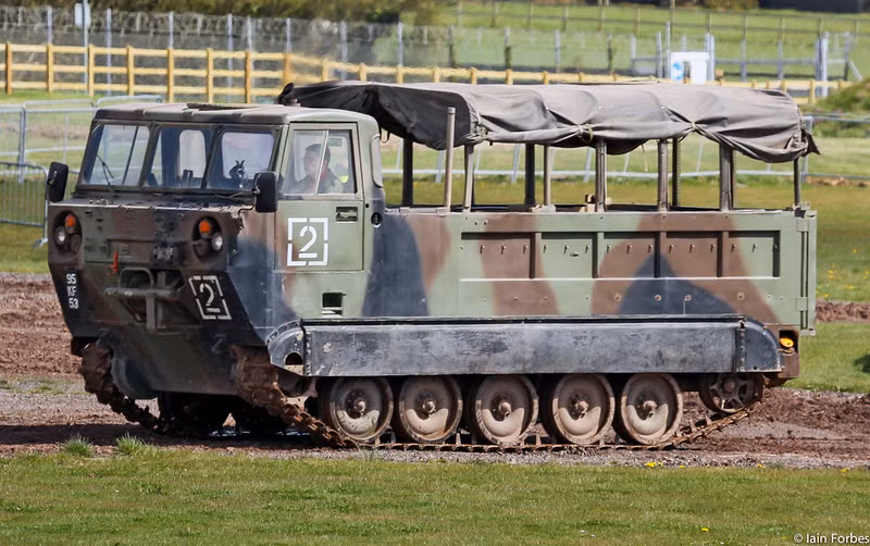 Hàng chục phương tiện bánh xích đặc biệt do Mỹ sản xuất tham chiến