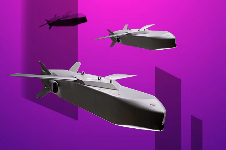 So với hai loại tên lửa trên, Taurus được cho là có tầm bắn lên tới 500 km, cao hơn nhiều khi đặt cạnh Storm Shadow và Scalp EG chỉ có tầm hoạt động trong khoảng 300 km. Tính năng 'như phim viễn tưởng' của tên lửa hành trình Taurus