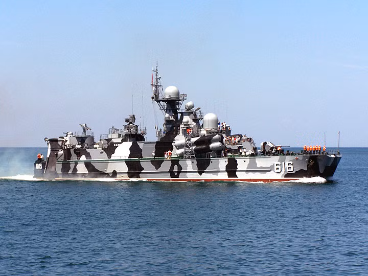 Tàu tên lửa đệm khí Samum đẩy lùi cuộc tấn công của tàu cảm tử