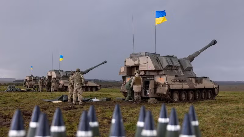 Pháo tự hành AS-90 của Anh cũng cháy như xe tăng Challenger 2