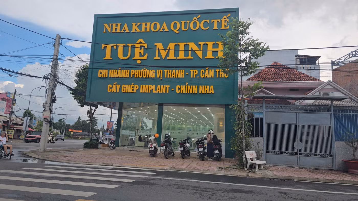 Cơ sở Nha khoa Quốc tế Tuệ Minh ở phường Vị Thanh, TP Cần Thơ chiều ngày 23/6.