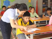 Giờ dạy học văn hóa tại Trung tâm Giáo dục - Dạy nghề người khuyết tật tỉnh Nghệ An. Ảnh: Hồ Lài