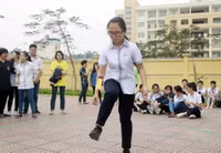 Nữ sinh Trường THPT Chuyên Hạ Long duyên dáng trong áo dài trắng tinh khôi ảnh 14