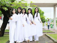 Nữ sinh Trường THPT Chuyên Hạ Long duyên dáng trong áo dài trắng tinh khôi ảnh 5