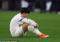 Bàn thắng bằng lưng khiến Tottenham ‘ôm hận’ vòng 31 Ngoại hạng Anh 