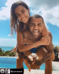 Vợ cũ chia sẻ hình ảnh ‘gương vỡ lại lành’ với Alves