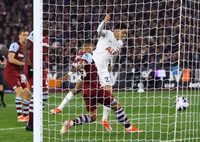 Bàn thắng bằng lưng khiến Tottenham ‘ôm hận’ vòng 31 Ngoại hạng Anh 