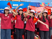 Hàng nghìn người ‘tiếp lửa’ cho Nguyễn Minh Triết tại điểm cầu Thừa Thiên – Huế