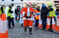 Độc đáo cuộc thi chạy của các ông già Noel khắp thế giới ảnh 2