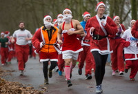 Độc đáo cuộc thi chạy của các ông già Noel khắp thế giới ảnh 10