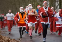 Độc đáo cuộc thi chạy của các ông già Noel khắp thế giới ảnh 10