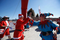 Độc đáo cuộc thi chạy của các ông già Noel khắp thế giới ảnh 24