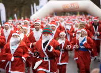 Độc đáo cuộc thi chạy của các ông già Noel khắp thế giới ảnh 1