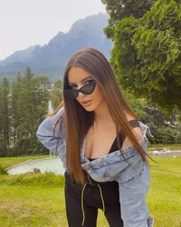 Thêm nàng WAG tuyệt sắc cập bến Ngoại hạng Anh