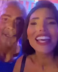 Nhan sắc bạn gái kém 24 tuổi của huyền thoại Romario