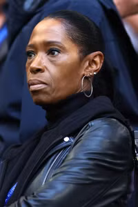 Hình ảnh cực tình của tuyển thủ Anh với vợ và bạn gái trên khái đài EURO 2024