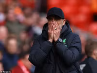 Liverpool ngược dòng thắng Brighton, chiếm ngôi đầu Ngoại hạng Anh 