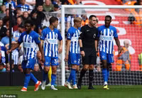 Liverpool ngược dòng thắng Brighton, chiếm ngôi đầu Ngoại hạng Anh 