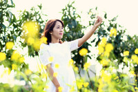 Nữ sinh trường Báo chí rực rỡ giữa cánh đồng hoa cải vàng ảnh 6