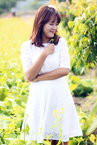 Nữ sinh trường Báo chí rực rỡ giữa cánh đồng hoa cải vàng ảnh 5